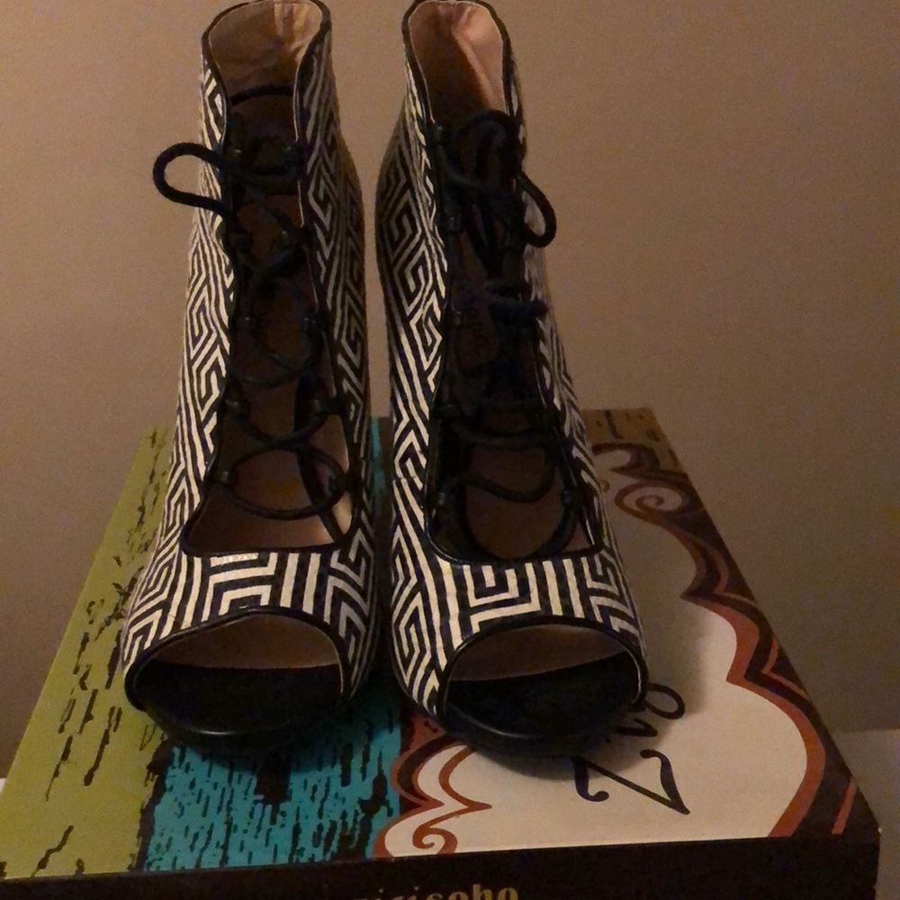 Black & White Zigi Soho Heels
